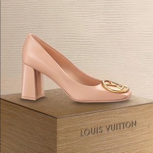 LOUIS VUITTON Madeleine Pumps in blush. AUTHENTIC never used!